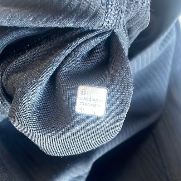 Lululemon Align Ribbed High-Rise Pant 25"
Black Size 6 - Picture 9 of 9